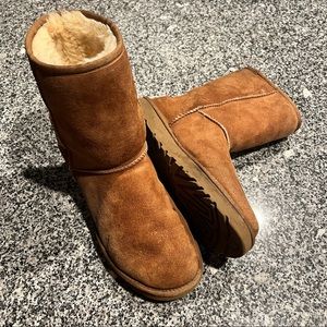 UGG Classic Short II Boot US8- Chestnut